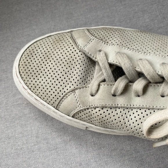 Common Projects perforated leather sneaker - Picture 2 of 3